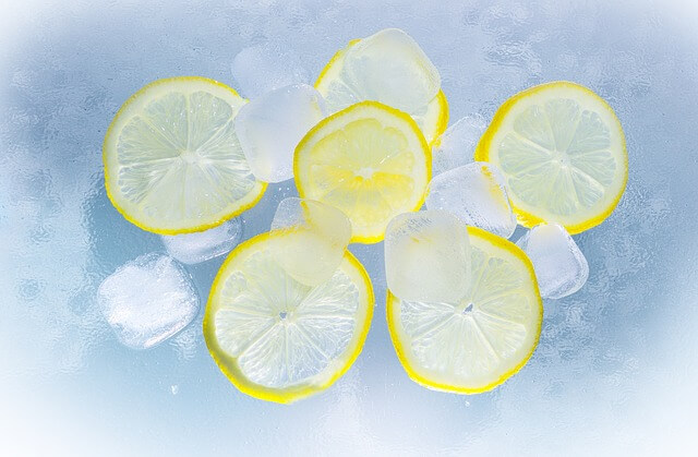 Wodę z cytryną wypijaj codziennie na czczo