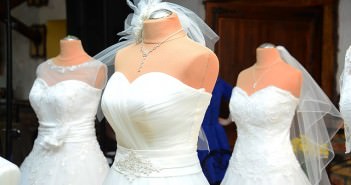 Czyszczenie sukni ślubnej – ile kosztuje? Na co uważać, aby nie przepłacić? Ile kosztuje pranie sukni ślubnej?