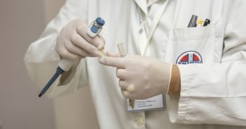 Sepsa – co to jest? przyczyny, objawy i leczenie lekarz badanie sepsa